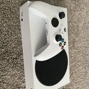 used but in good conditon, comes with controller and comes with all cords needed